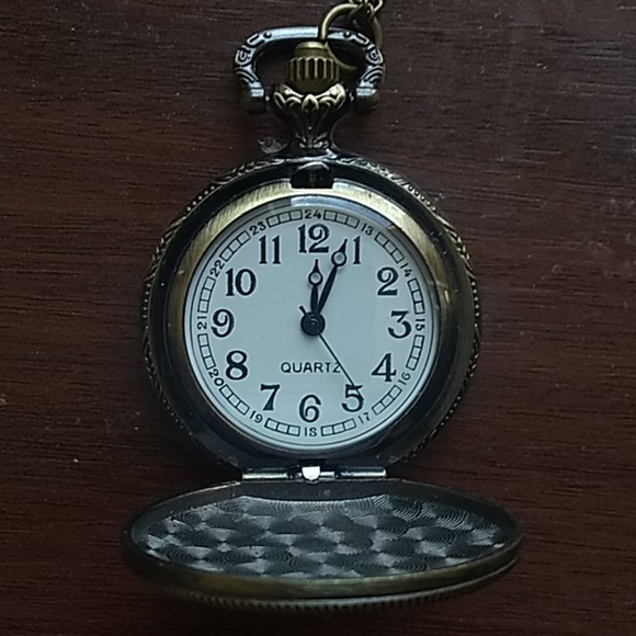 Rustic chain clock open locket - Picture 2 of 2